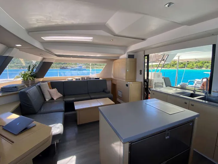 PURPOSE Fountaine Pajot Saba 50 - saloon PURPOSE Fountaine Pajot Saba 50 - saloon