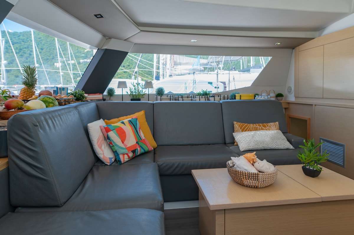 PURPOSE Fountaine Pajot Saba 50 - saloon lounge