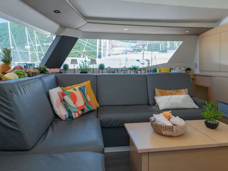 PURPOSE Fountaine Pajot Saba 50 - saloon lounge PURPOSE Fountaine Pajot Saba 50 - saloon lounge