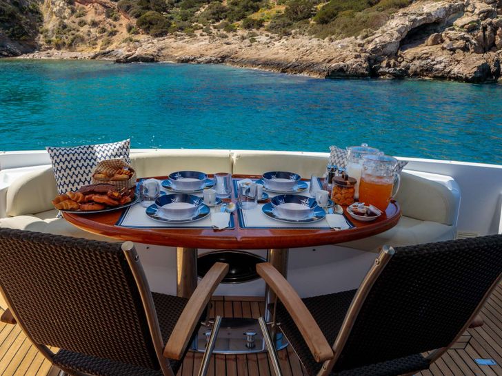 DREAM - Al-fresco Dining DREAM - Al-fresco Dining