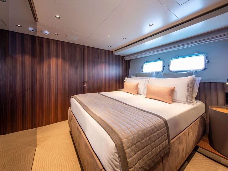SEVEN Sanlorenzo SL90 - VIP cabin SEVEN Sanlorenzo SL90 - VIP cabin