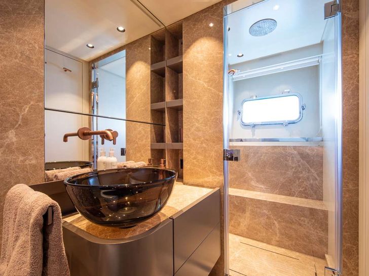 SEVEN Sanlorenzo SL90 - VIP cabin bathroom SEVEN Sanlorenzo SL90 - VIP cabin bathroom