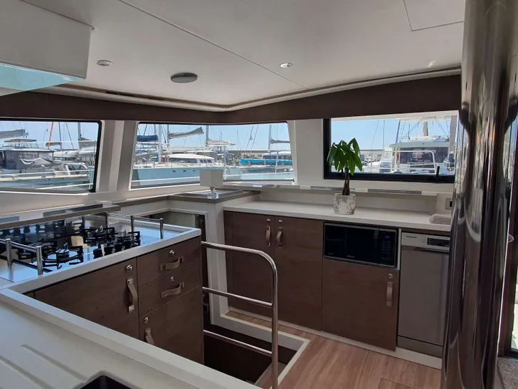 NIA Bali 4.6 - galley NIA Bali 4.6 - galley