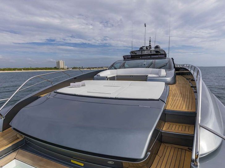 NO SURRENDER Riva Dolcevita 110 - foredeck NO SURRENDER Riva Dolcevita 110 - foredeck