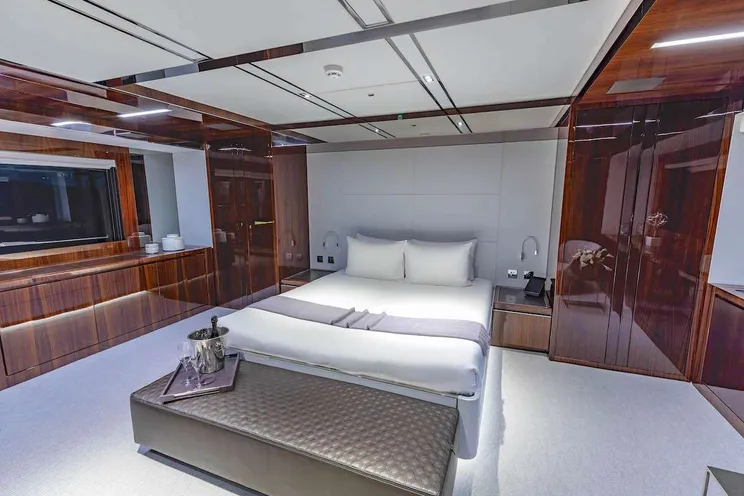 Charter Yacht NO SURRENDER - Riva Dolcevita 110 - 5 Cabins - Nassau - Staniel Cay - Exumas - Bahamas