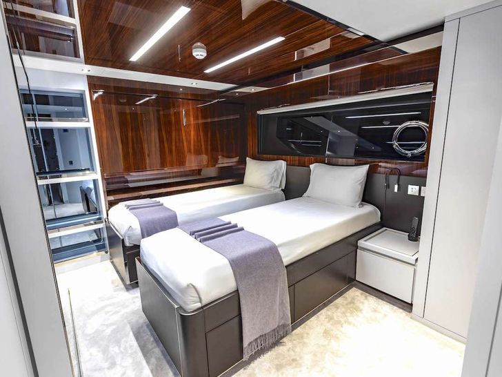 NO SURRENDER Riva Dolcevita 110 - twin cabin NO SURRENDER Riva Dolcevita 110 - twin cabin