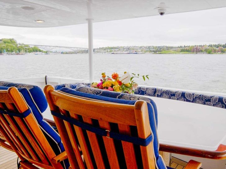 SUMMERTIME II - Aft Deck Dining SUMMERTIME II - Aft Deck Dining