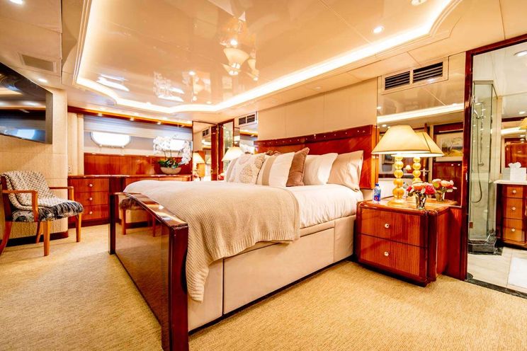 Charter Yacht SUMMERTIME II - Hatteras 116 - 4 Cabins - Nassau - Staniel Cay - Exumas