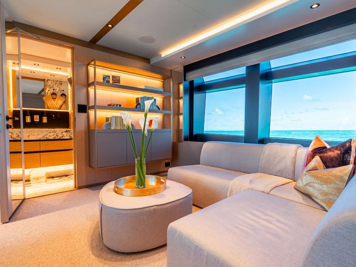 VIVACE Alpha Spritz 102 - master cabin lounge VIVACE Alpha Spritz 102 - master cabin lounge