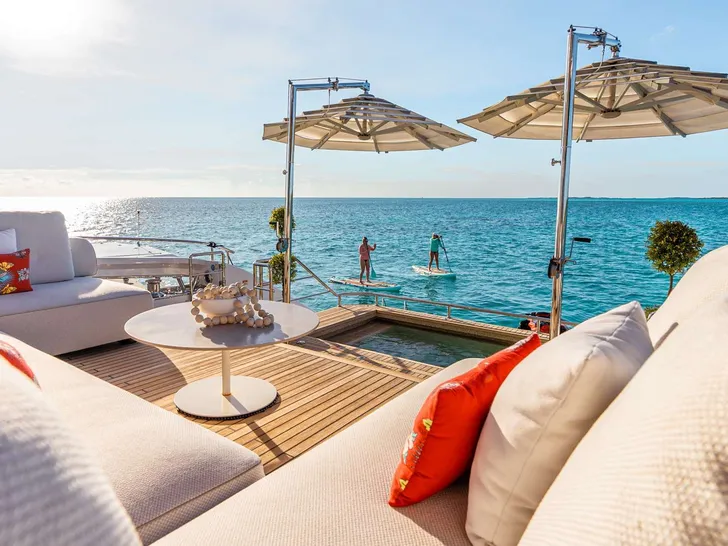 VIVACE Alpha Spritz 102 - aft deck seating VIVACE Alpha Spritz 102 - aft deck seating