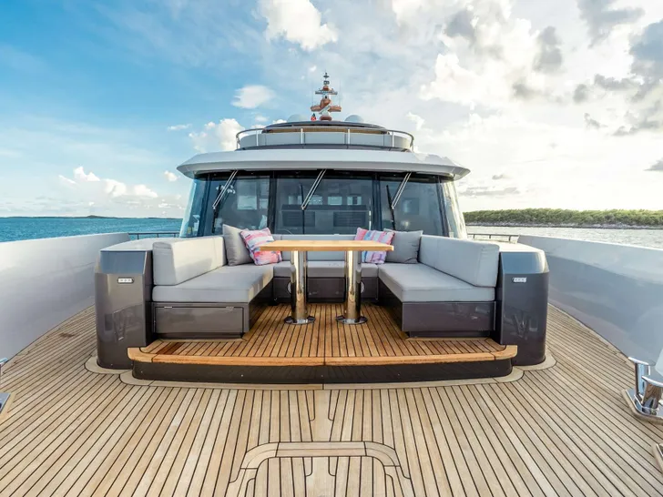 VIVACE Alpha Spritz 102 - foredeck lounge VIVACE Alpha Spritz 102 - foredeck lounge