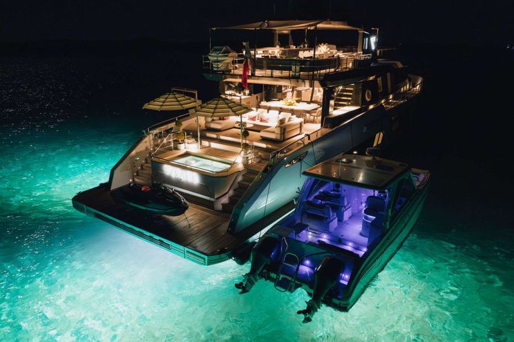 Charter Yacht VIVACE - Alpha Spritz 102 - 5 Cabins - Nassau - Staniel Cay - Exumas