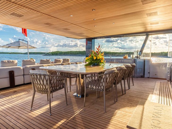 VIVACE Alpha Spritz 102 - aft alfresco dining area VIVACE Alpha Spritz 102 - aft alfresco dining area