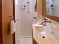 KNOT 5280 Lagoon 450F - cabin 3 bathroom KNOT 5280 Lagoon 450F - cabin 3 bathroom