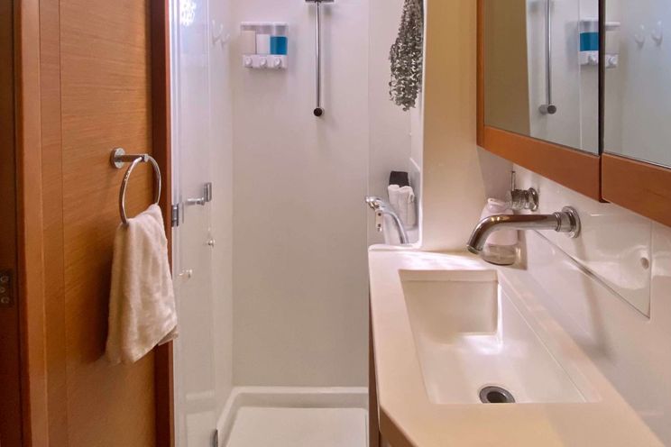 Charter Yacht KNOT 5280 - Lagoon 450F - 3 Cabins - Tortola - Anegada - Virgin Gorda - BVI - Caribbean