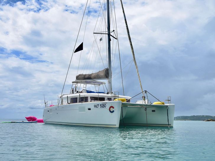 KNOT 5280 Lagoon 450F - anchored KNOT 5280 Lagoon 450F - anchored