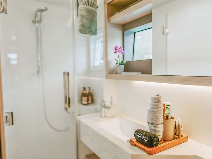 WANDERLUST Lagoon 50 - cabin bathroom WANDERLUST Lagoon 50 - cabin bathroom