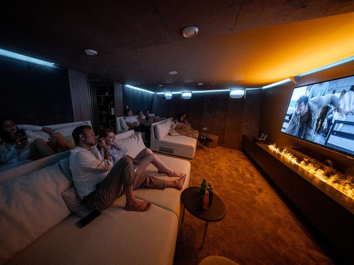 CRISTAL Custom 49m - cinema CRISTAL Custom 49m - cinema