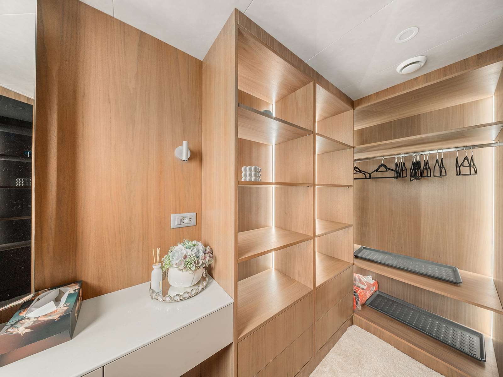 CRISTAL Custom 49m - master cabin walk-in closet