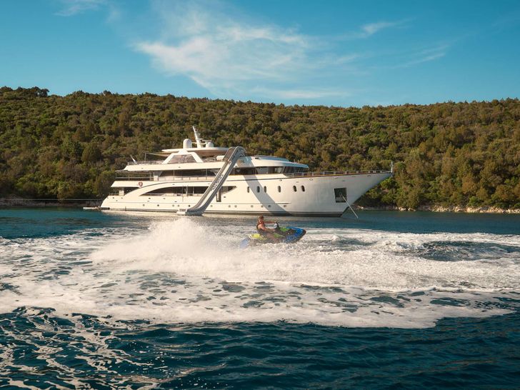 CRISTAL Custom 49m - profile CRISTAL Custom 49m - profile