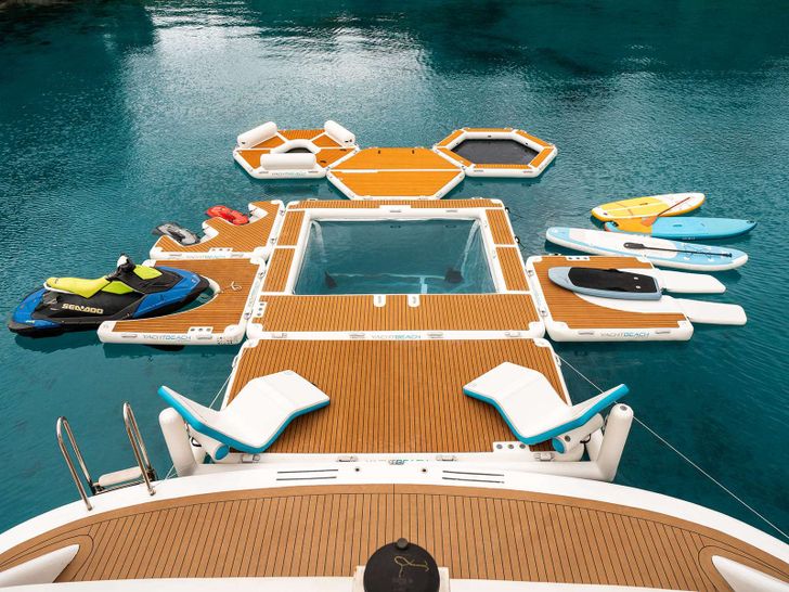 CRISTAL Custom 49m - water toys CRISTAL Custom 49m - water toys