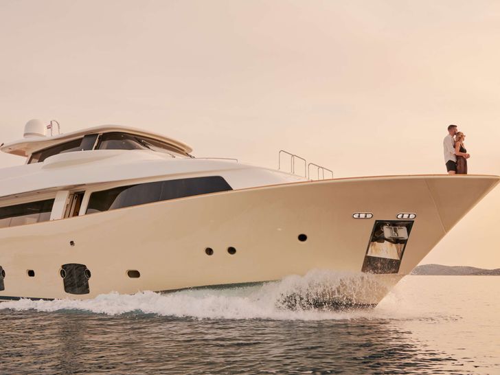 FRIEND'S BOAT Ferretti Customline Navetta 86