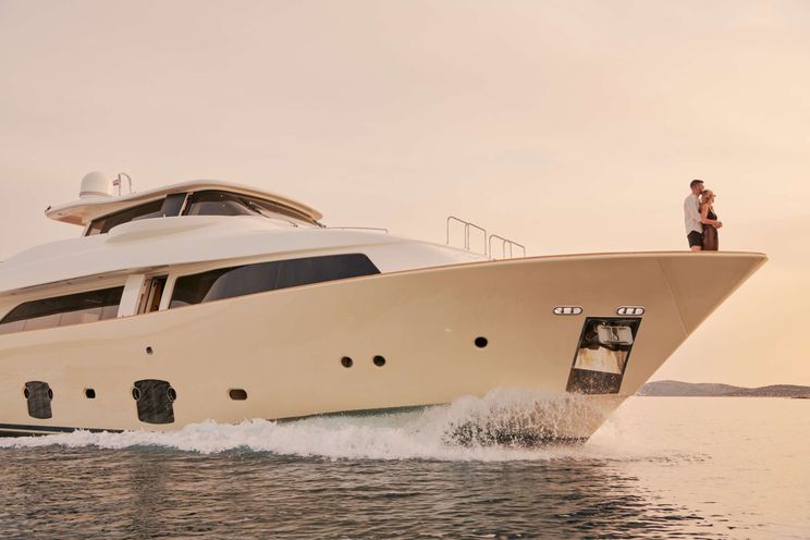 Charter Yacht FRIENDS BOAT - Ferretti Customline Navetta 86 - 4 Cabins - Split - Hvar - Dubrovnik