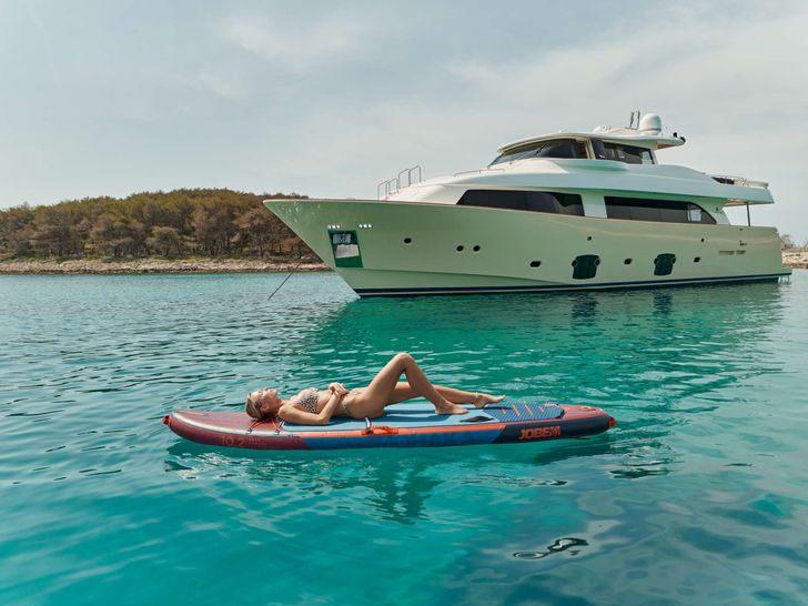 FRIEND'S BOAT Ferretti Customline Navetta 86 Water Toys FRIEND'S BOAT Ferretti Customline Navetta 86 Water Toys