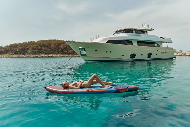 Charter Yacht FRIENDS BOAT - Ferretti Customline Navetta 86 - 4 Cabins - Split - Hvar - Dubrovnik