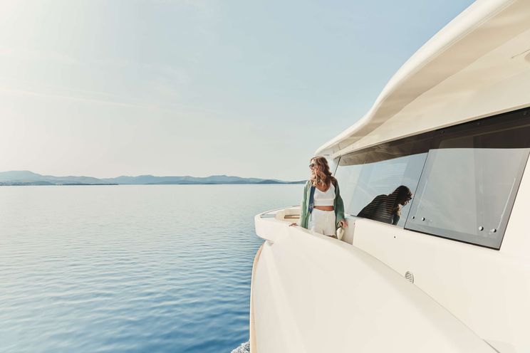 Charter Yacht FRIENDS BOAT - Ferretti Customline Navetta 86 - 4 Cabins - Split - Hvar - Dubrovnik
