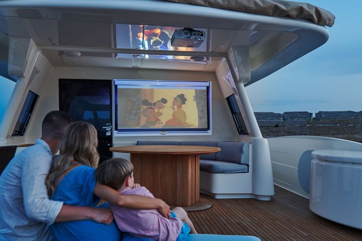 Charter Yacht FRIENDS BOAT - Ferretti Customline Navetta 86 - 4 Cabins - Split - Hvar - Dubrovnik