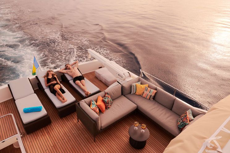 Charter Yacht FRIENDS BOAT - Ferretti Customline Navetta 86 - 4 Cabins - Split - Hvar - Dubrovnik