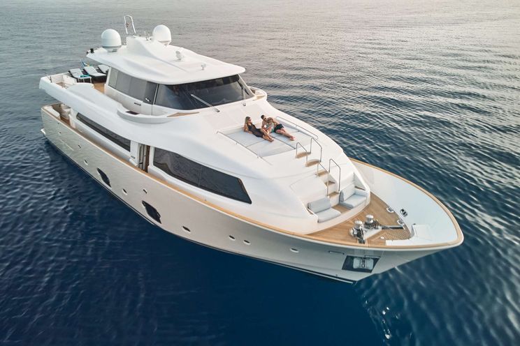 Charter Yacht FRIENDS BOAT - Ferretti Customline Navetta 86 - 4 Cabins - Split - Hvar - Dubrovnik