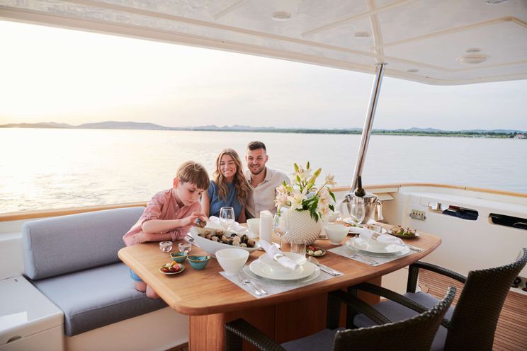 Charter Yacht FRIENDS BOAT - Ferretti Customline Navetta 86 - 4 Cabins - Split - Hvar - Dubrovnik