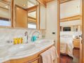 FRIEND'S BOAT Ferretti Customline Navetta 86 Master Bathroom