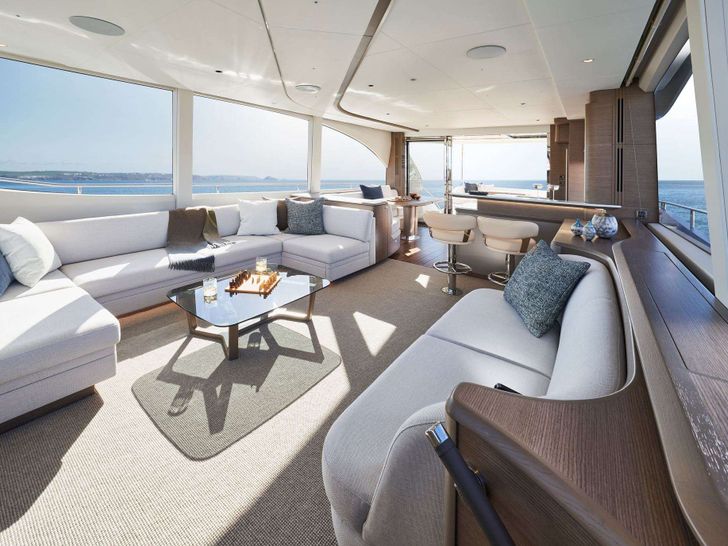 ELIZABETH Princess Y72 crewed Motor Yacht salon ELIZABETH Princess Y72 crewed Motor Yacht salon