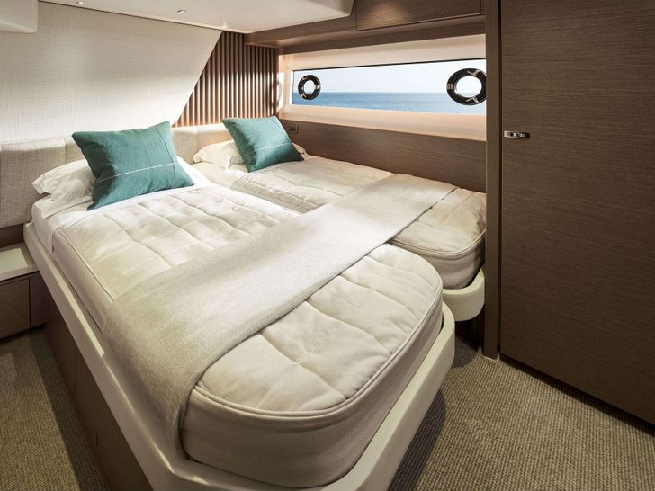 ELIZABETH Princess Y72 crewed Motor Yacht Twin Convertible Cabin