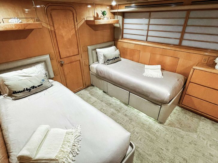 LONE STAR Hatteras 130 Crewed Motor Yacht Twin Cabin