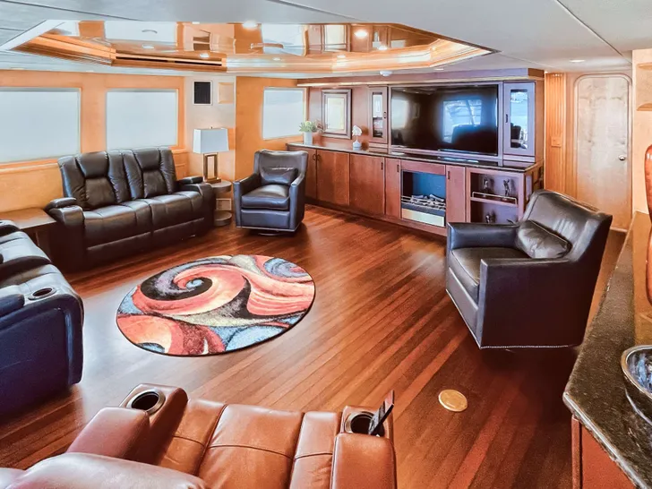 LONE STAR Hatteras 130 Crewed Motor Yacht Skylounge