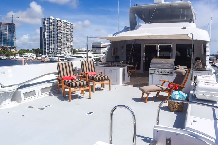 Charter Yacht LONE STAR - Hatteras 130 - 5 Cabins - Nassau - Bahamas - Palm Beach