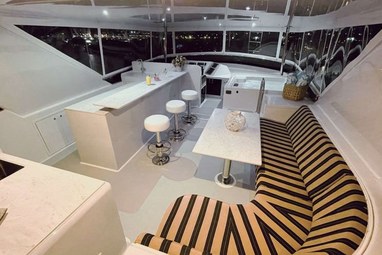 Charter Yacht LONE STAR - Hatteras 130 - 5 Cabins - Nassau - Bahamas - Palm Beach