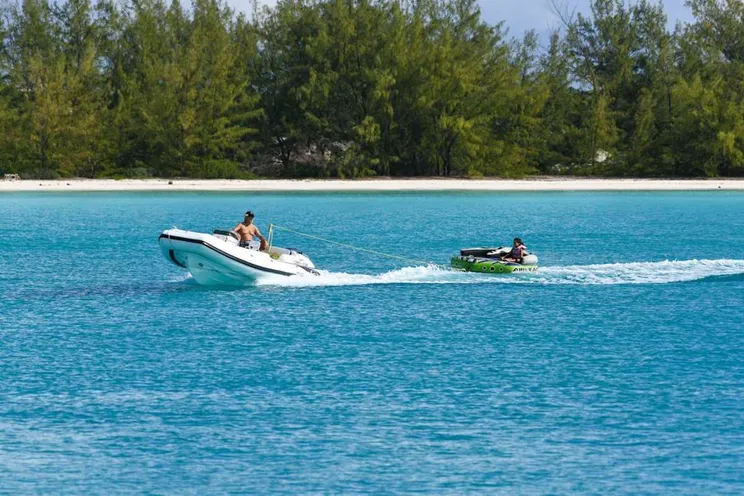 Charter Yacht LONE STAR - Hatteras 130 - 5 Cabins - Nassau - Bahamas - Palm Beach