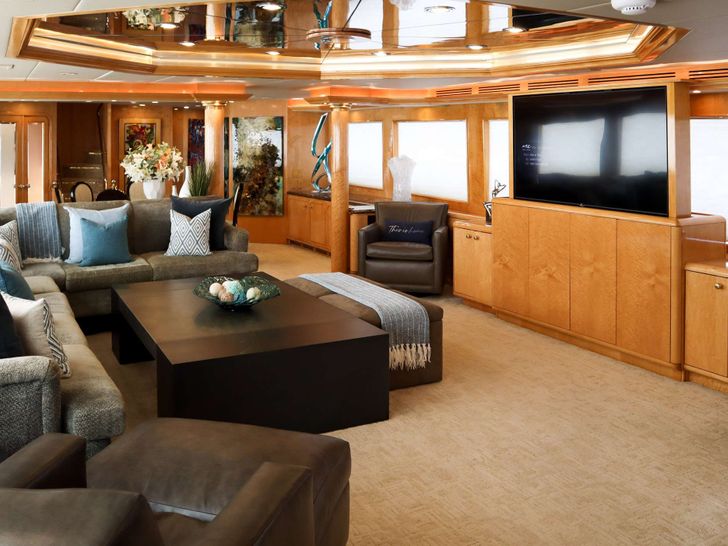 LONE STAR Hatteras 130 Crewed Motor Yacht Salon