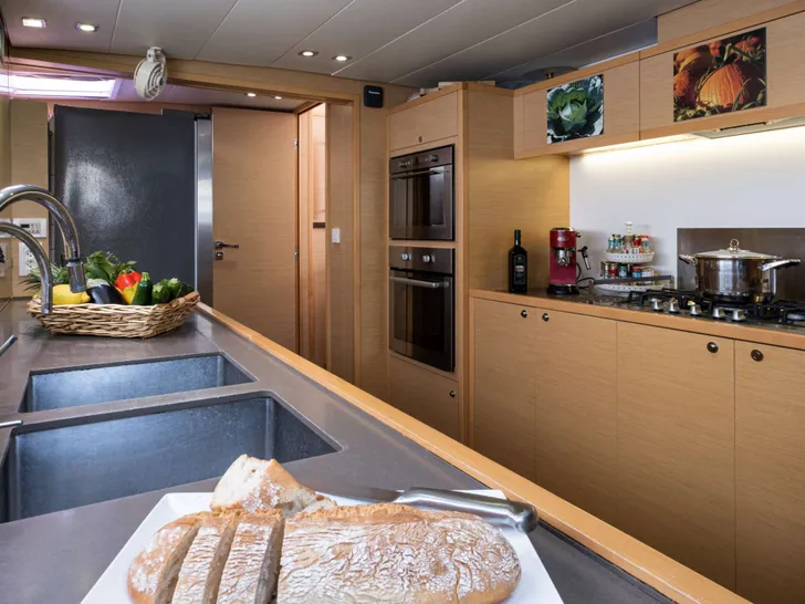 BLUE DESTINY - Lagoon 620,galley BLUE DESTINY - Lagoon 620,galley