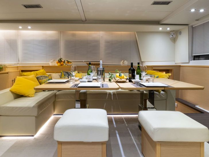 BLUE DESTINY - Lagoon 620,indoor dining BLUE DESTINY - Lagoon 620,indoor dining