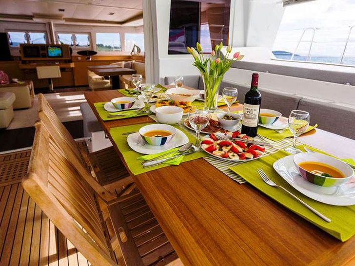 BLUE DESTINY - Lagoon 620,alfresco dining area BLUE DESTINY - Lagoon 620,alfresco dining area