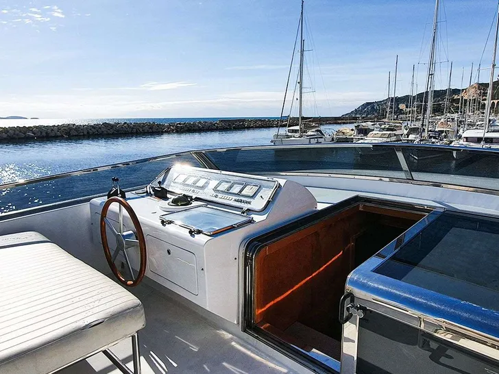 OLA - San Lorenzo 78 ft,upper deck helm OLA - San Lorenzo 78 ft,upper deck helm