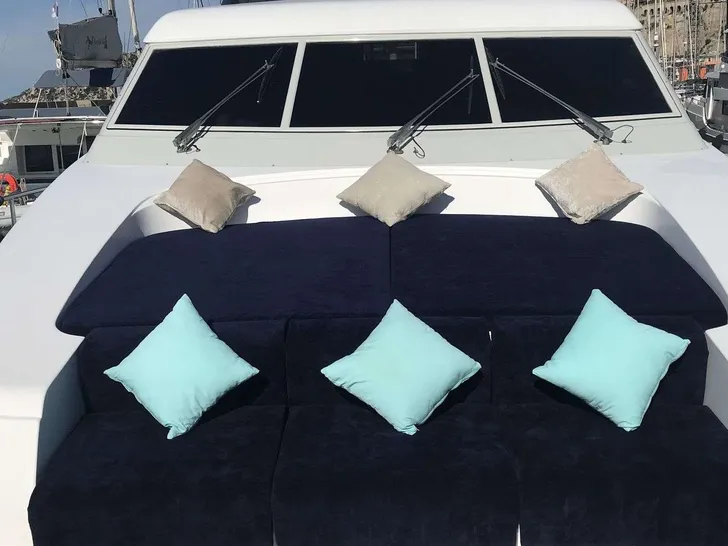 OLA - San Lorenzo 78 ft,bow bronzing area OLA - San Lorenzo 78 ft,bow bronzing area
