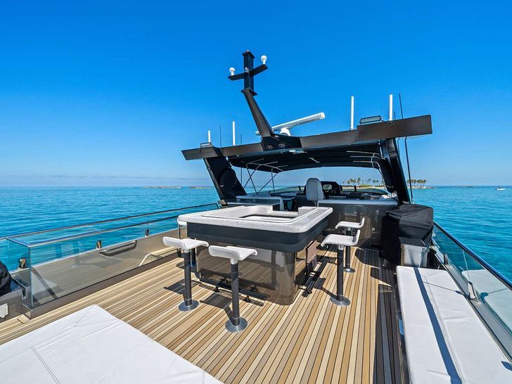 JULIANNE - Crescent 110,flybridge open bar JULIANNE - Crescent 110,flybridge open bar