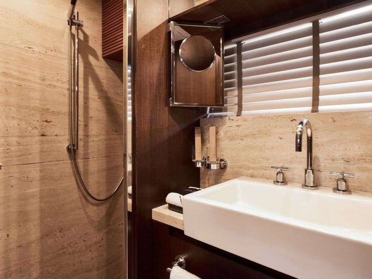 MIRAVAL Canados 86 - master cabin bathroom MIRAVAL Canados 86 - master cabin bathroom